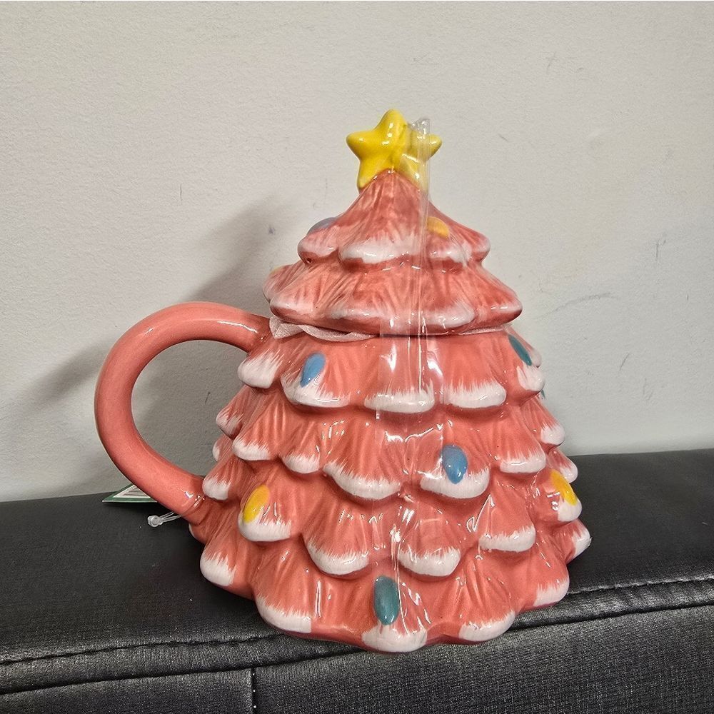 Nwt Pink Ceramic Christmas Tree Lidded Mug, 16 oz